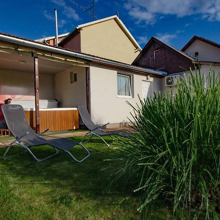 Ferienwohnung Lilien Deluxe Gyula Exterior foto