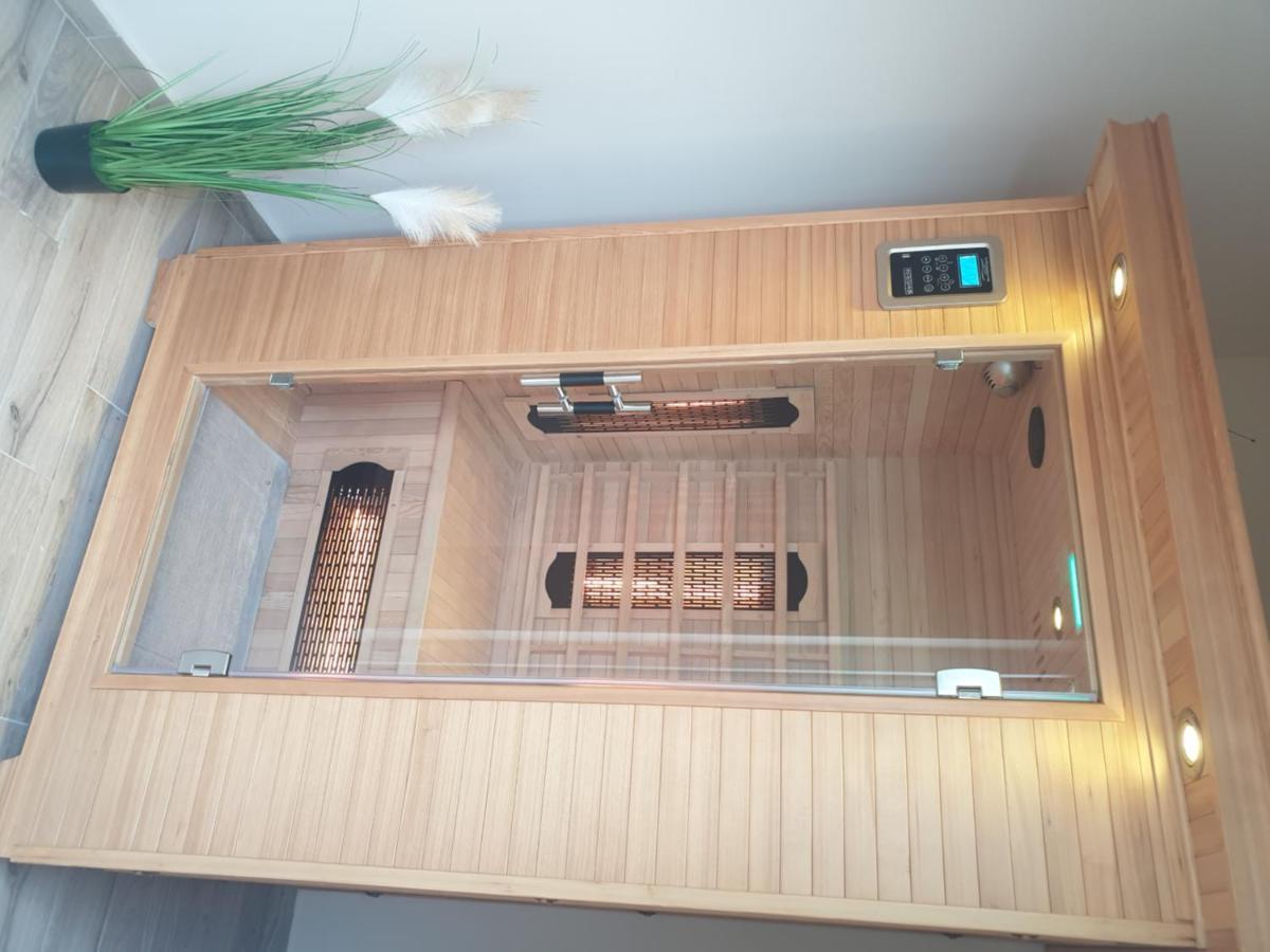Ferienwohnung Lilien Deluxe Gyula Exterior foto
