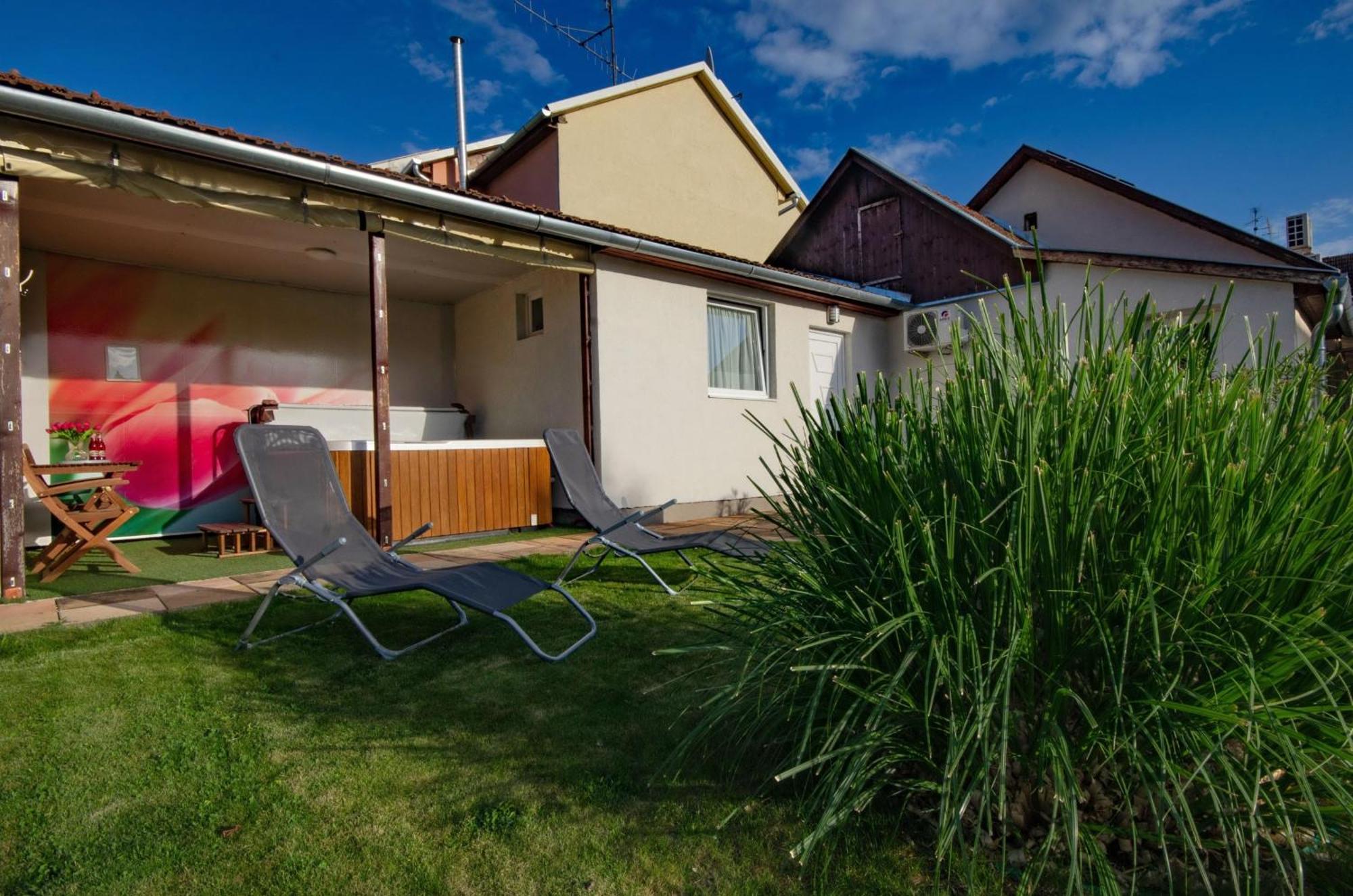 Ferienwohnung Lilien Deluxe Gyula Exterior foto